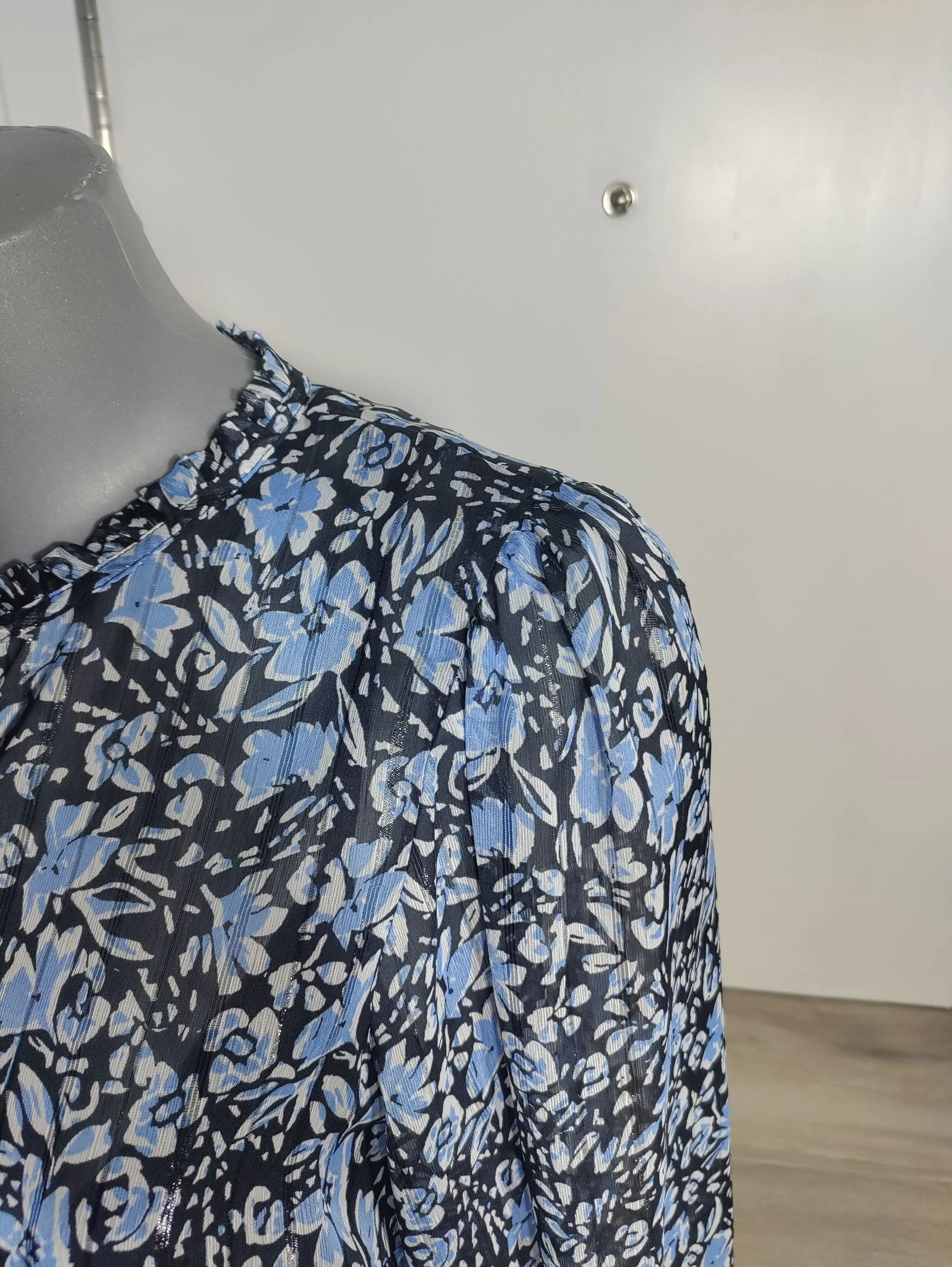 Blauwe bloemenblouse voor dames C&A met binnentop en lange mouwen – Maat 40 – photo 5